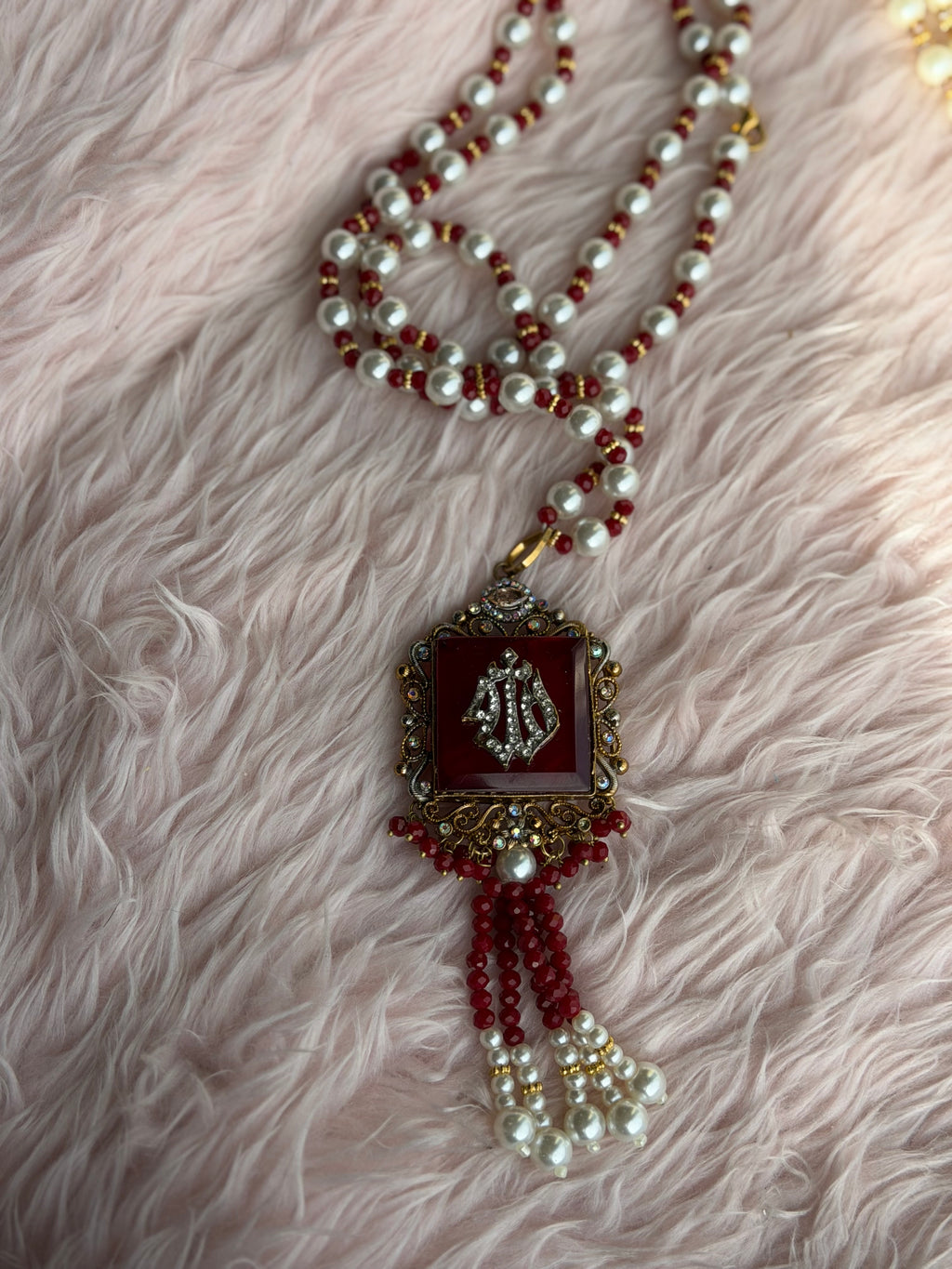 Calligraphic Pendants Square
