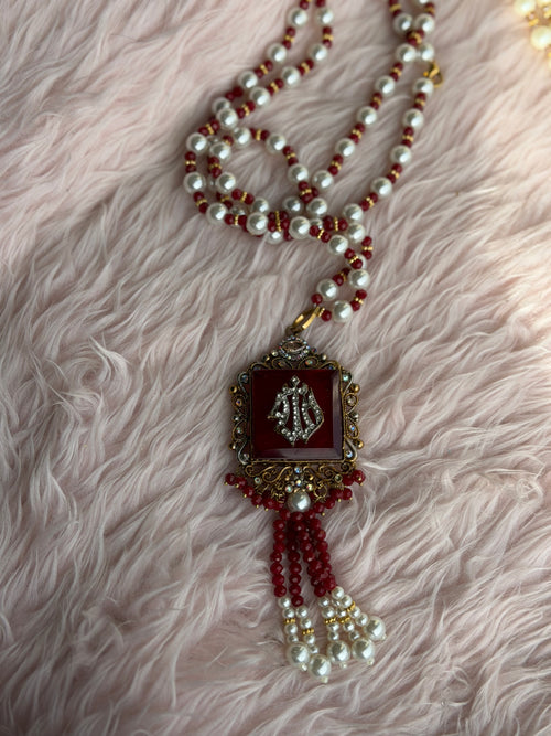 Calligraphic Pendants Square