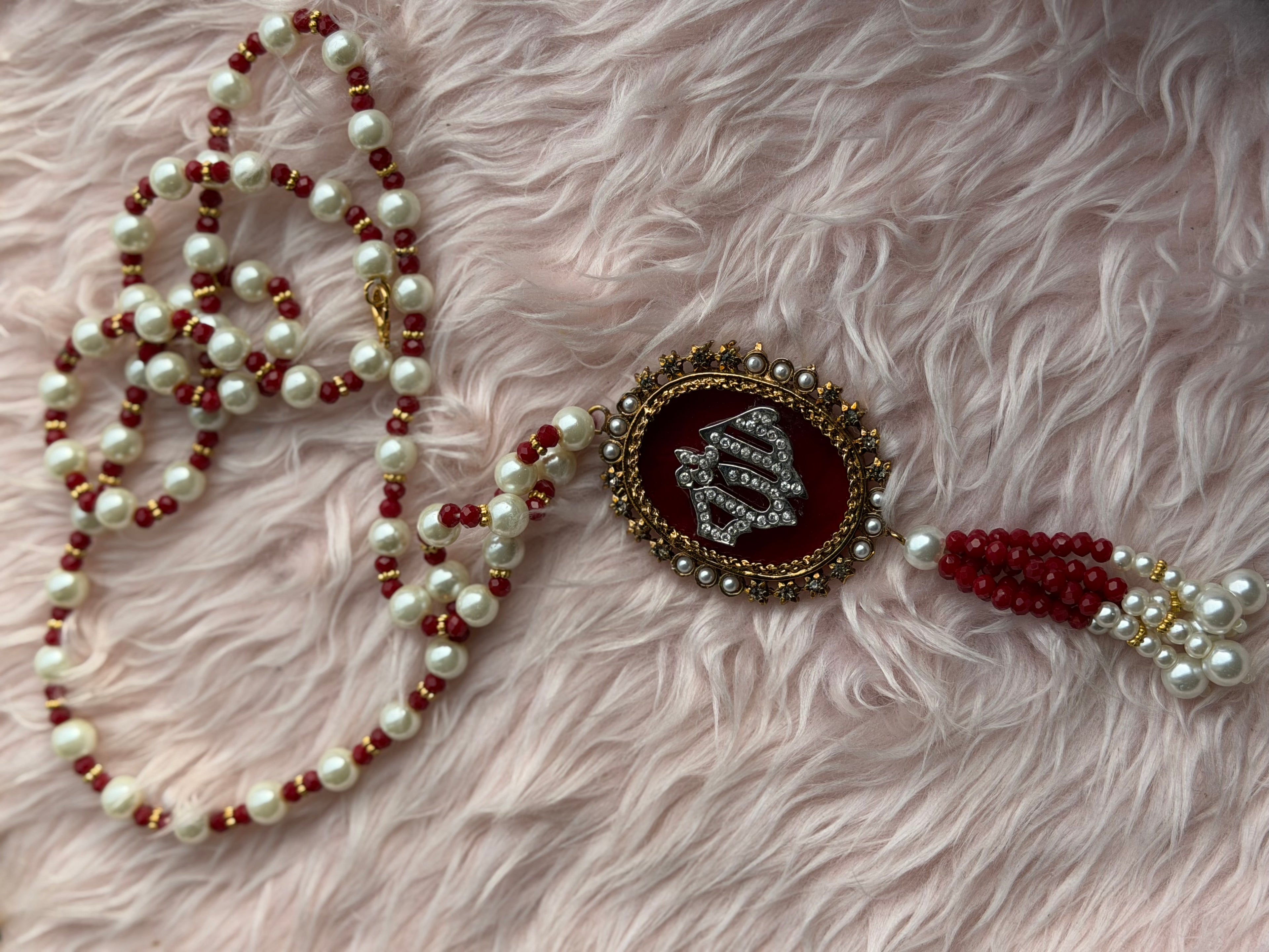 Calligraphic Pendants Round