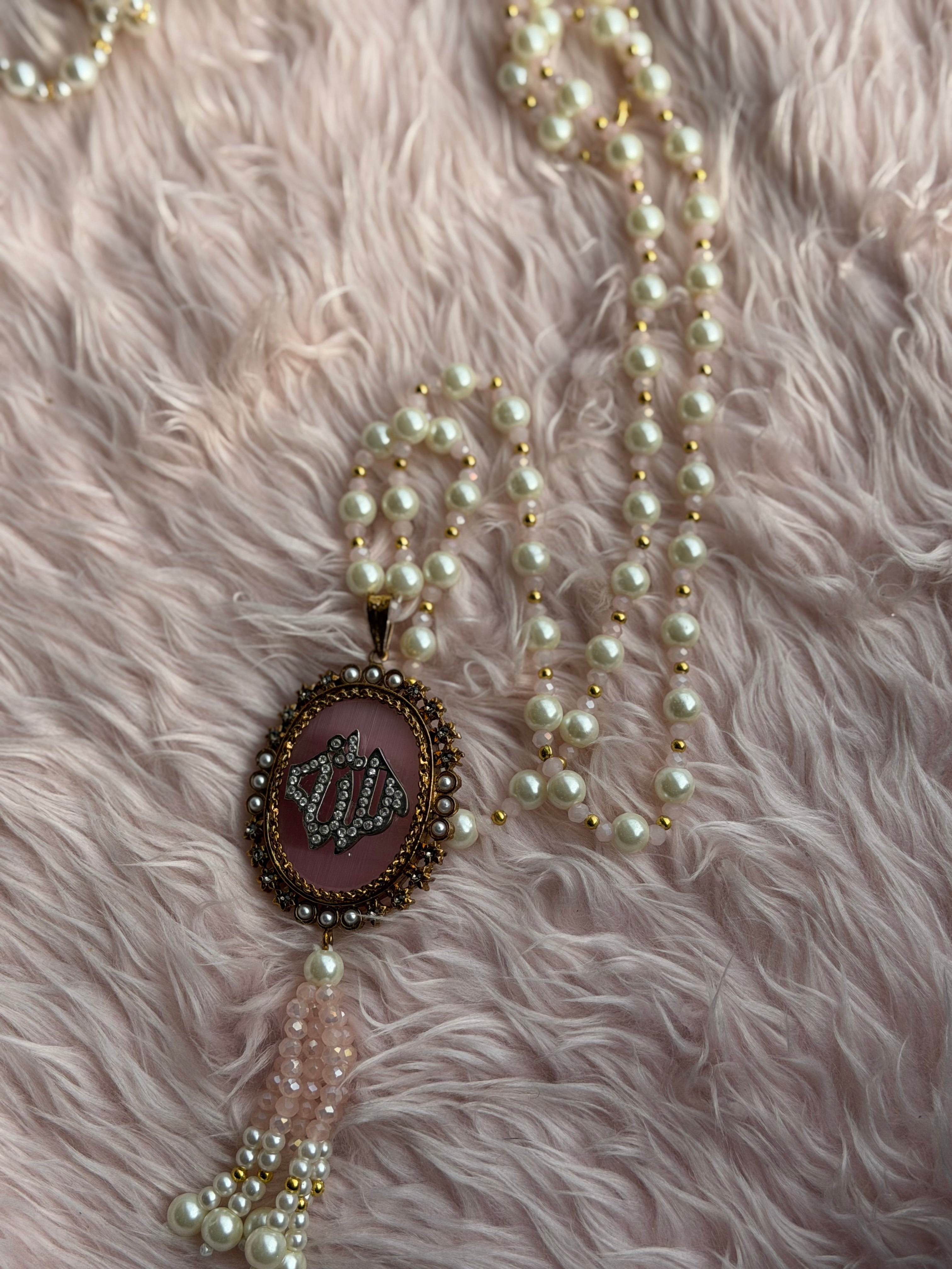 Calligraphic Pendants Round