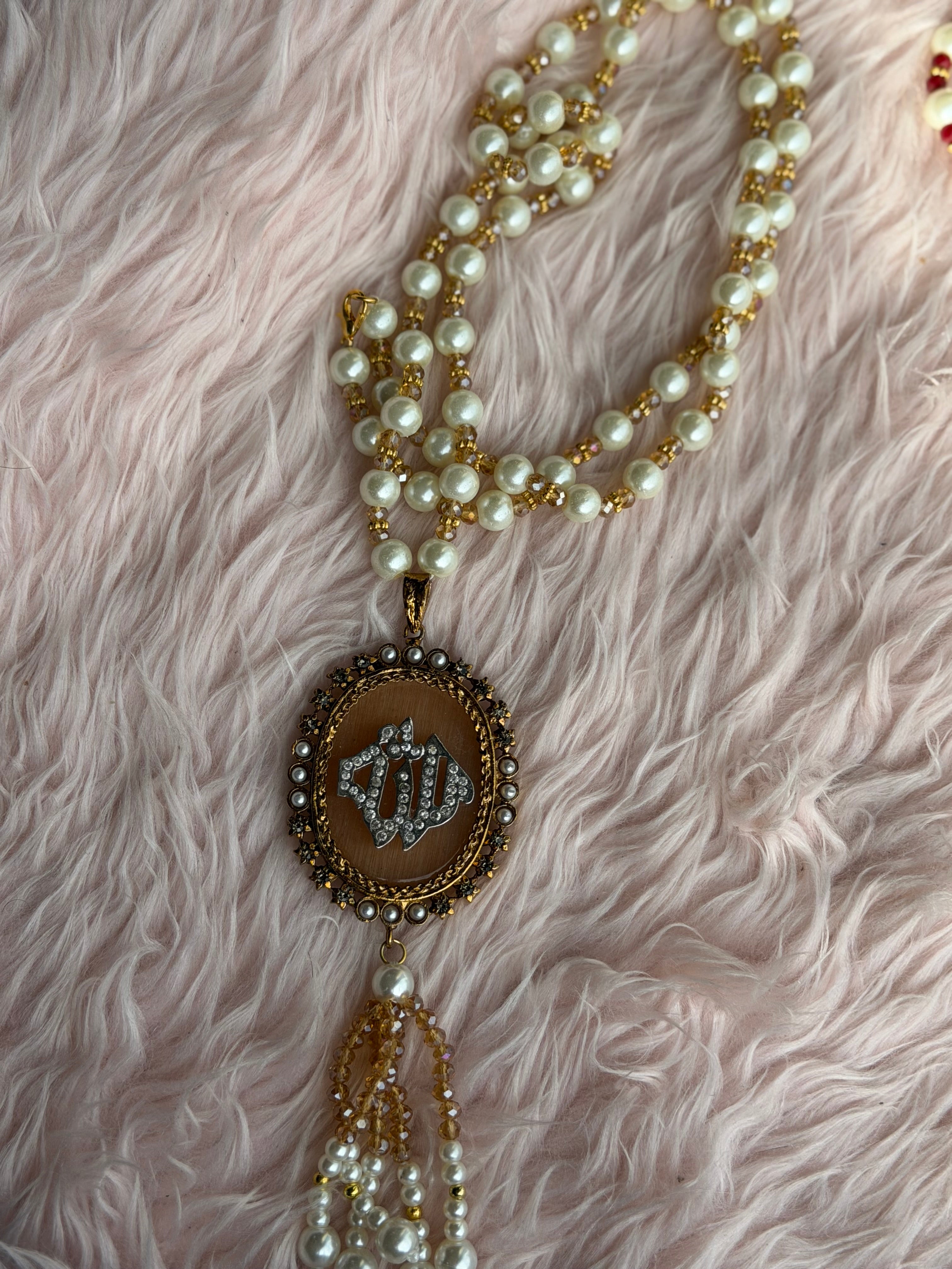 Calligraphic Pendants Round