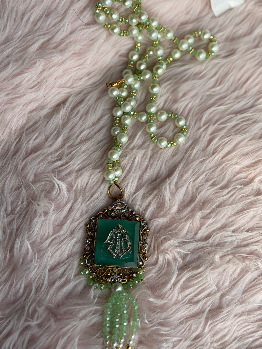 Calligraphic Pendants Square