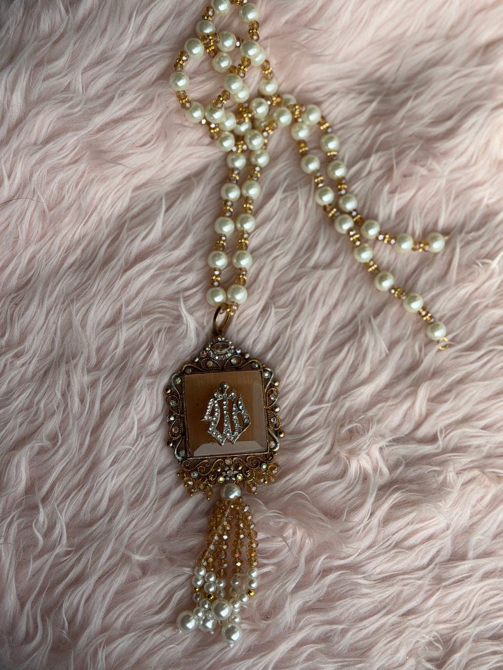 Calligraphic Pendants Square