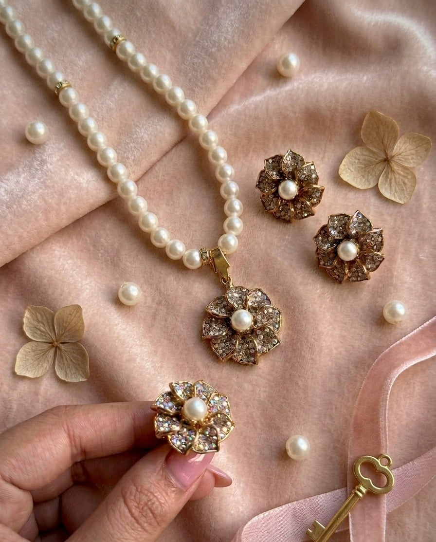 Flower Pendant With Ring