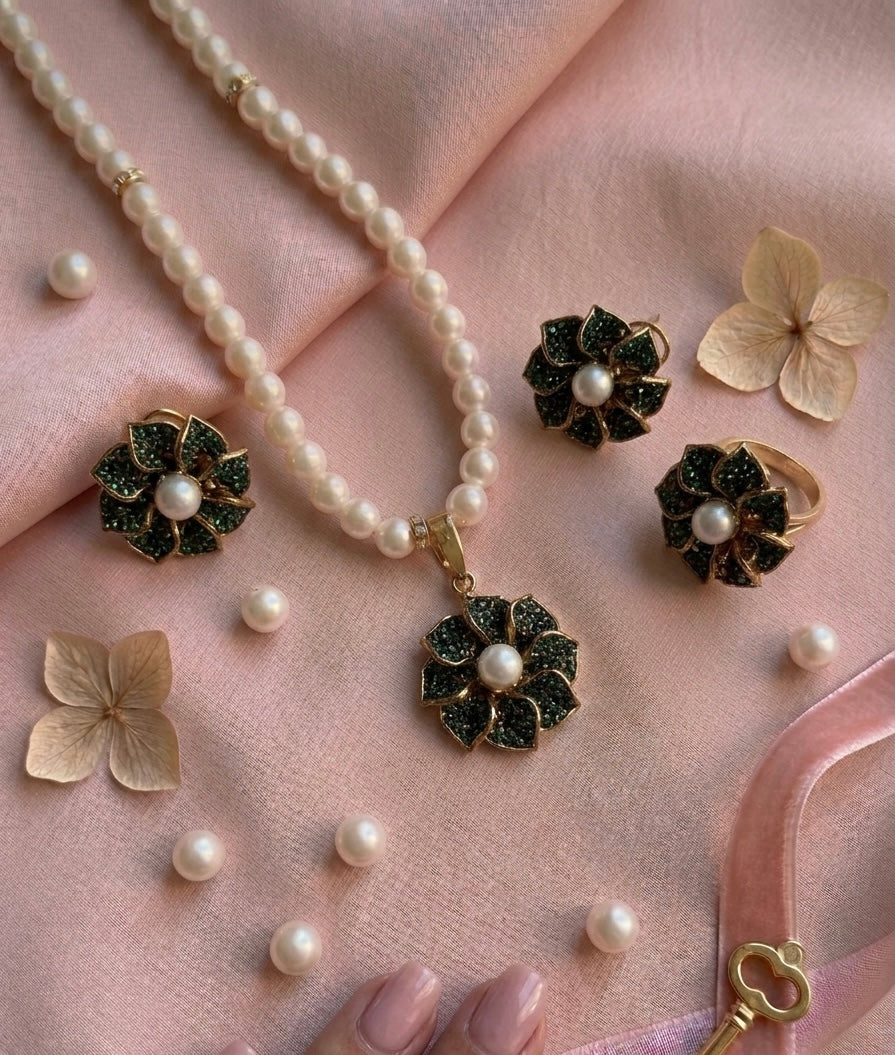 Flower Pendant With Ring